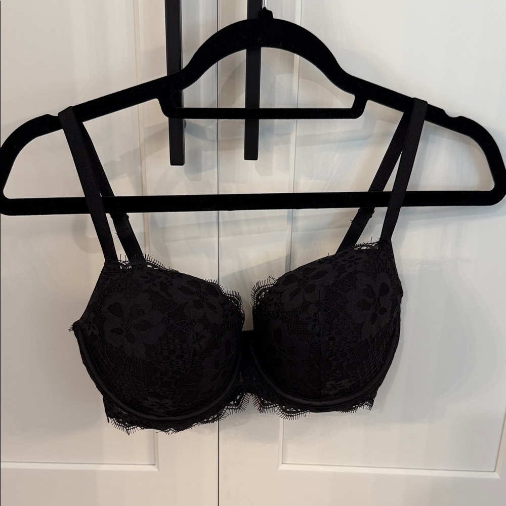 Victoria’s Secret Simple Black Floral Lace Bra